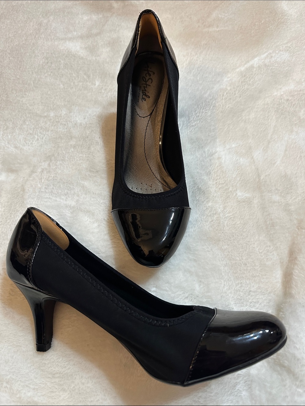 LIFE STRIDE Stretch with Black Patent Accents Pumps Sz9 Comfy Date Nite Dancing
